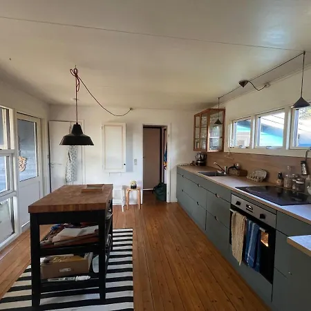 House With Lovely Garden And Close To Water With Shelter Vakantiehuis *