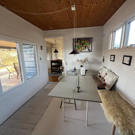 Vakantiehuis House With Lovely Garden And Close To Water With Shelter *