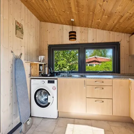 Holiday home House With Lovely Garden And Close To Water With Shelter *